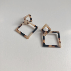 べっ甲W square earring 3枚目の画像