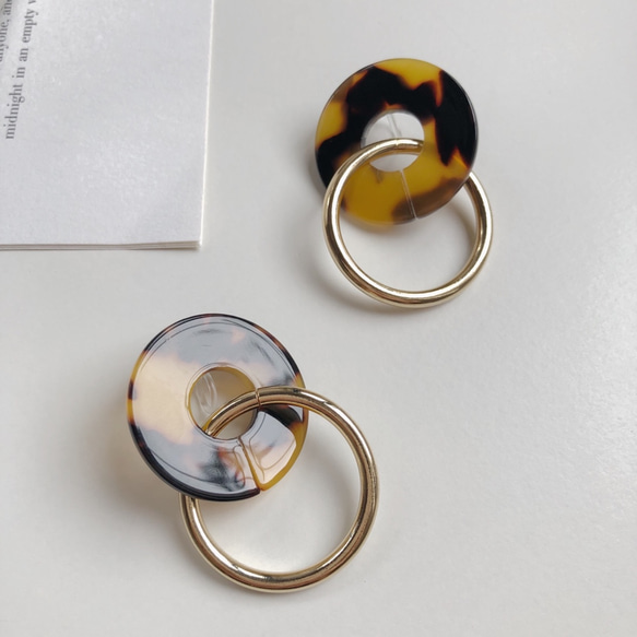 べっ甲W circle hoop earring 2枚目の画像