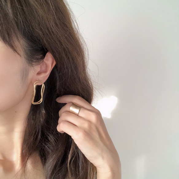 design squer hoop earring 4枚目の画像