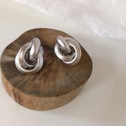 磨砂金屬3環耳環（僅銀色） 第1張的照片