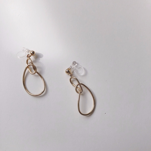 hoop deformed swing earring 3枚目の画像