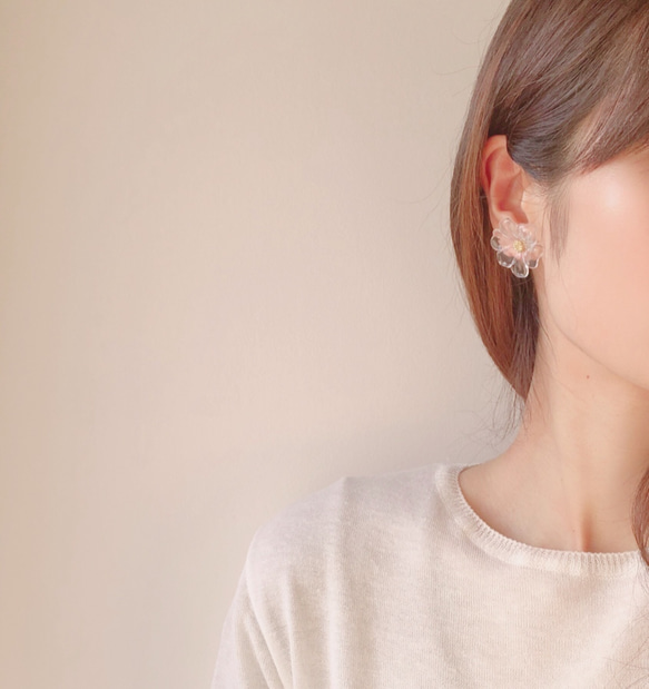 clear flower earring 7枚目の画像