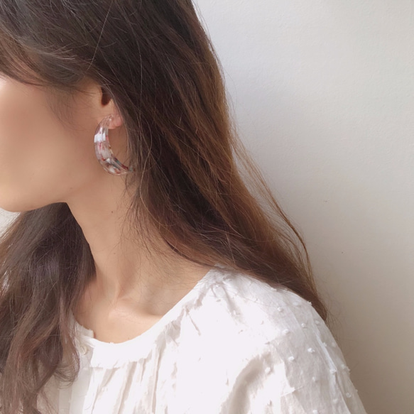 clear color big hoop earring 3枚目の画像