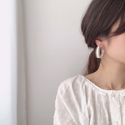 clear color big hoop earring 9枚目の画像