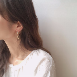 wave thin hoop earring 8枚目の画像