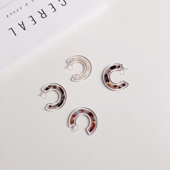 clear color hoop earring 2枚目の画像