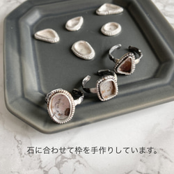 【Silver Ring -Boulder Opal】ボルダーオパールのシルバーリング（不定形・燻し加工・フリーサイズ） 5枚目の画像