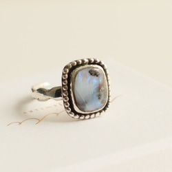 【Silver Ring -Boulder Opal】ボルダーオパールのシルバーリング（燻し加工・フリーサイズ） 2枚目の画像