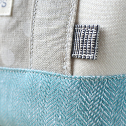 ミントドロップのようなチェコボタンがポイントのトートバッグ【コットン×リネン】 4枚目の画像