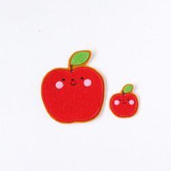 入園入学2024＊りんごの小さいフェルトワッペン＊おしゃれで可愛い刺繍アップリケ♪ブローチにも  ブローチに変更可能です 3枚目の画像