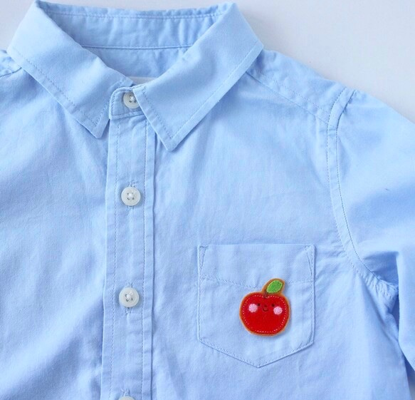 入園入学2024＊りんごの小さいフェルトワッペン＊おしゃれで可愛い刺繍アップリケ♪ブローチにも  ブローチに変更可能です 5枚目の画像