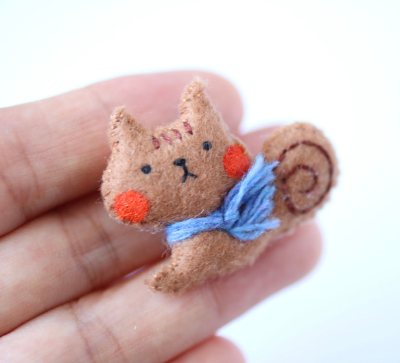 リスの小さなブローチ　フェルト　刺繍　無料ラッピング♪ 4枚目の画像