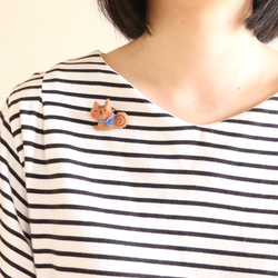 リスの小さなブローチ　フェルト　刺繍　無料ラッピング♪ 5枚目の画像