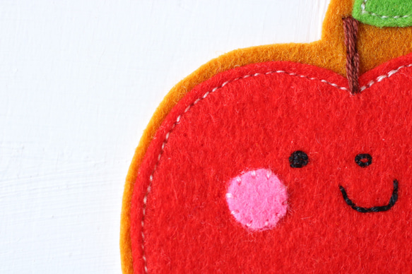 入園・入学準備に＊りんごの大きいフェルトワッペン　名入れ＊おしゃれで可愛い刺繍アップリケ♪お名前ワッペン　ブローチにも 人気・おすすめ｜安定人気・収納便利におすすめ 丁寧対応 配送追跡可 人気ランキング上位