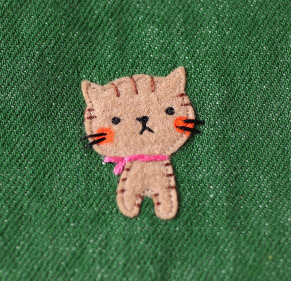 猫の日2024 名入れできる♪猫の刺繍アップリケのついた ぺたんこポーチ　無料ラッピング♪ 5枚目の画像