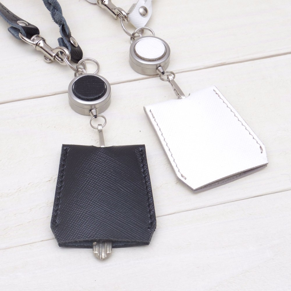 牛革リールキーカバー＜角シボ＊型押し＊ブラック/ホワイト＞