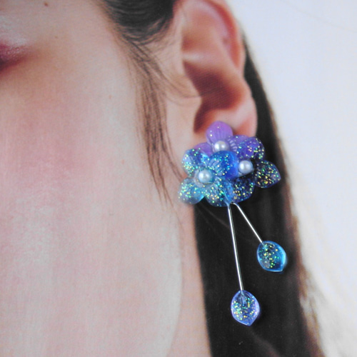 ピアスorイヤリング☆ レジン アシンメトリー紫陽花アジサイあじさい