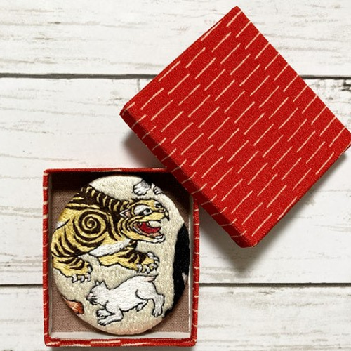 手刺繍ブローチ＊歌川芳虎「けだもの尽」より ブローチ tamaki.c 通販