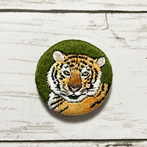手刺繍オリジナルブローチ＊虎 ブローチ tamaki.c 通販｜Creema 