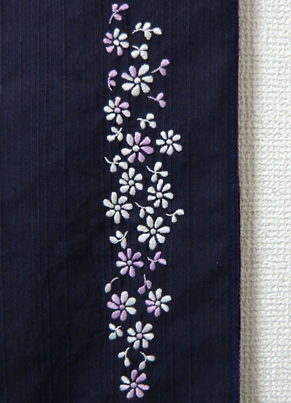花刺繍の半襟 2枚目の画像