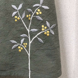 裾から植物刺繍の羽織れるワンピース 3枚目の画像