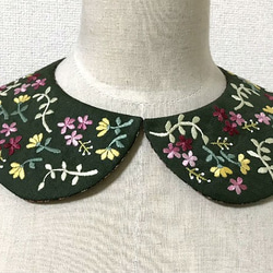 手刺繍つけ襟（深緑） 1枚目の画像