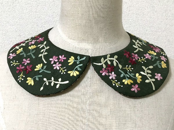 手刺繍つけ襟（深緑） 1枚目の画像