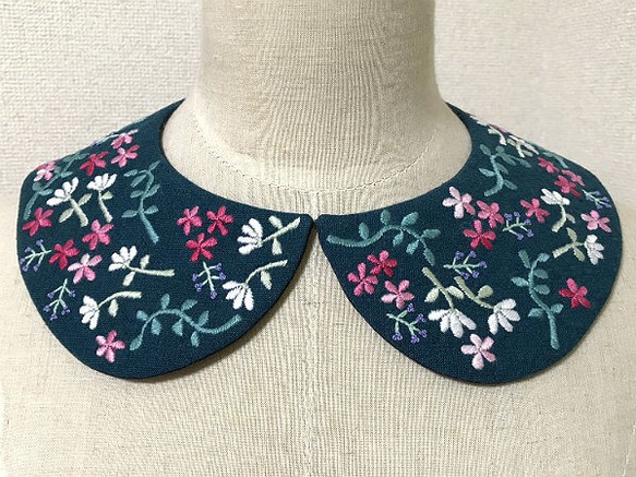 手刺繍つけ襟（ターコイズ） 1枚目の画像