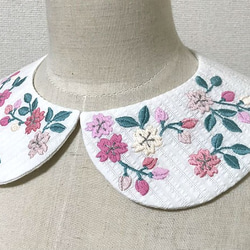 手刺繍つけ襟（桜） 2枚目の画像