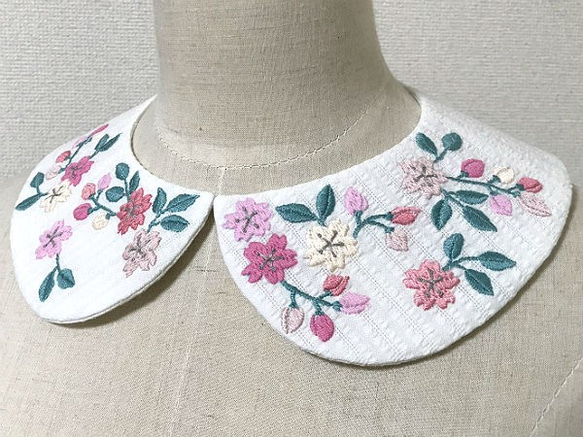手刺繍つけ襟（桜） 2枚目の画像