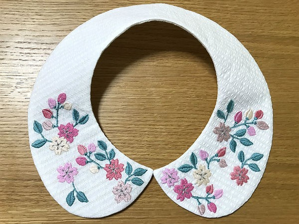 手刺繍つけ襟（桜） 4枚目の画像