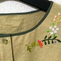 植物刺繍とふんわり袖のワンピース 3枚目の画像