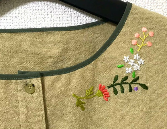 植物刺繍とふんわり袖のワンピース 3枚目の画像