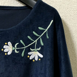 植物刺繍のスエード調ワンピース 3枚目の画像