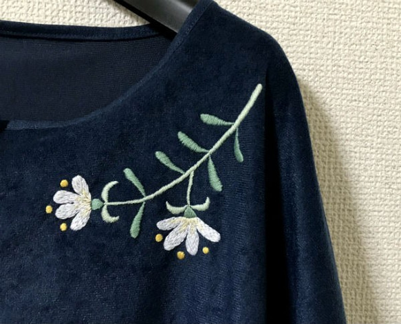 植物刺繍のスエード調ワンピース 3枚目の画像