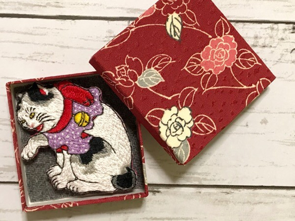 手刺繍浮世絵ブローチ＊歌川国利「ねこ尽」より 2枚目の画像