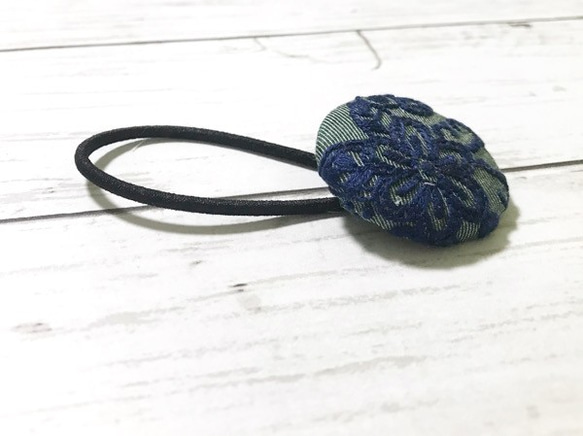 手刺繍ヘアゴム＊レースフラワー 2枚目の画像