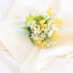 ミモザの花束コサージュ ケース付き 入学式 卒業式  入園式 卒園式　結婚式 3枚目の画像