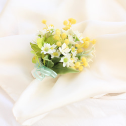 【セットで購入】ミモザの花束コサージュ ケース付き 入学式 卒業式  入園式 卒園式　結婚式 4枚目の画像