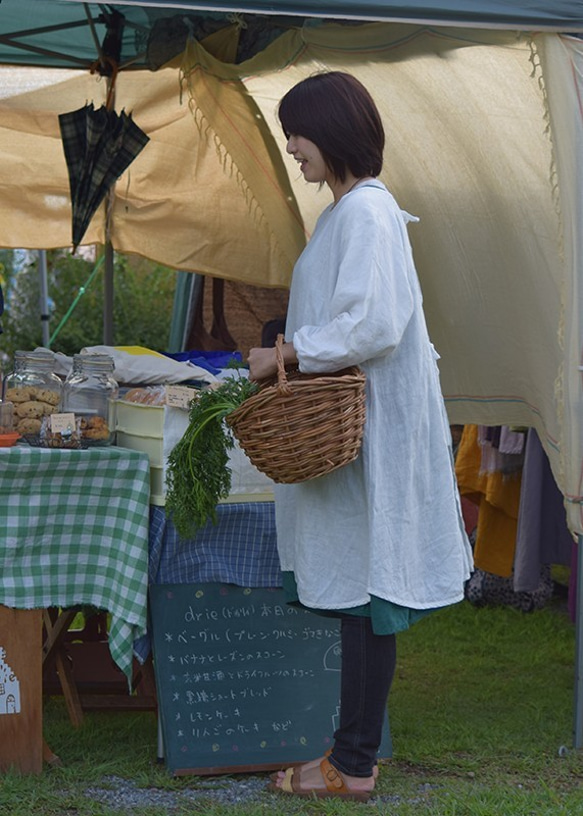 ヨーロッパリネン・タブリエ割烹着『タブポ』ホワイト着丈９０cm 4枚目の画像