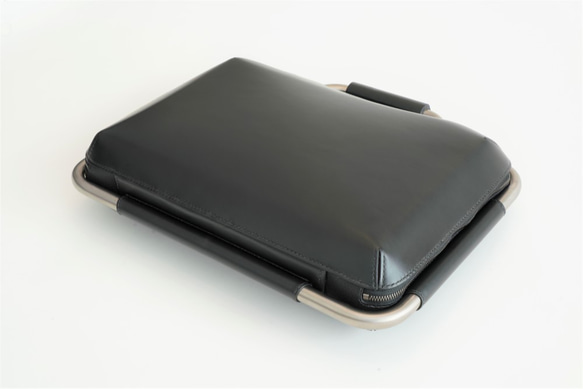 EB2-S チタンフレーム Business Bag   Color:Black  MacBook PC Bag 1枚目の画像