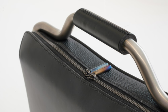 EB2-S チタンフレーム Business Bag   Color:Black  MacBook PC Bag 2枚目の画像