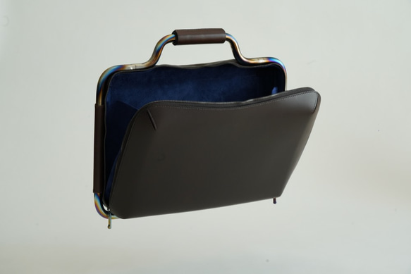 EB2-S チタンフレーム Business Bag   Color:Brown  MacBook PC Bag 4枚目の画像