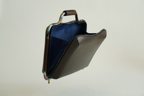 EB2-S チタンフレーム Business Bag   Color:Brown  MacBook PC Bag 5枚目の画像