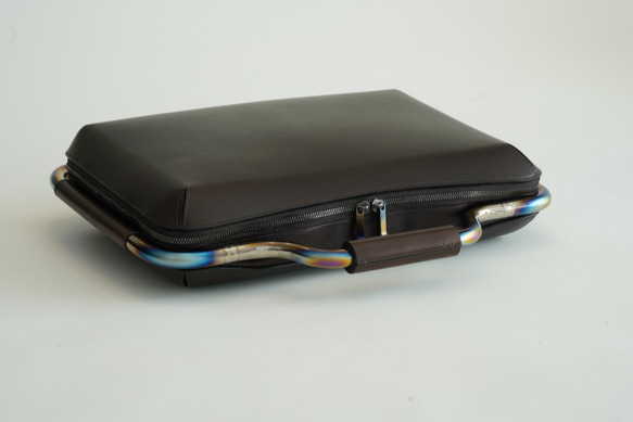 EB2-S チタンフレーム Business Bag   Color:Brown  MacBook PC Bag 7枚目の画像
