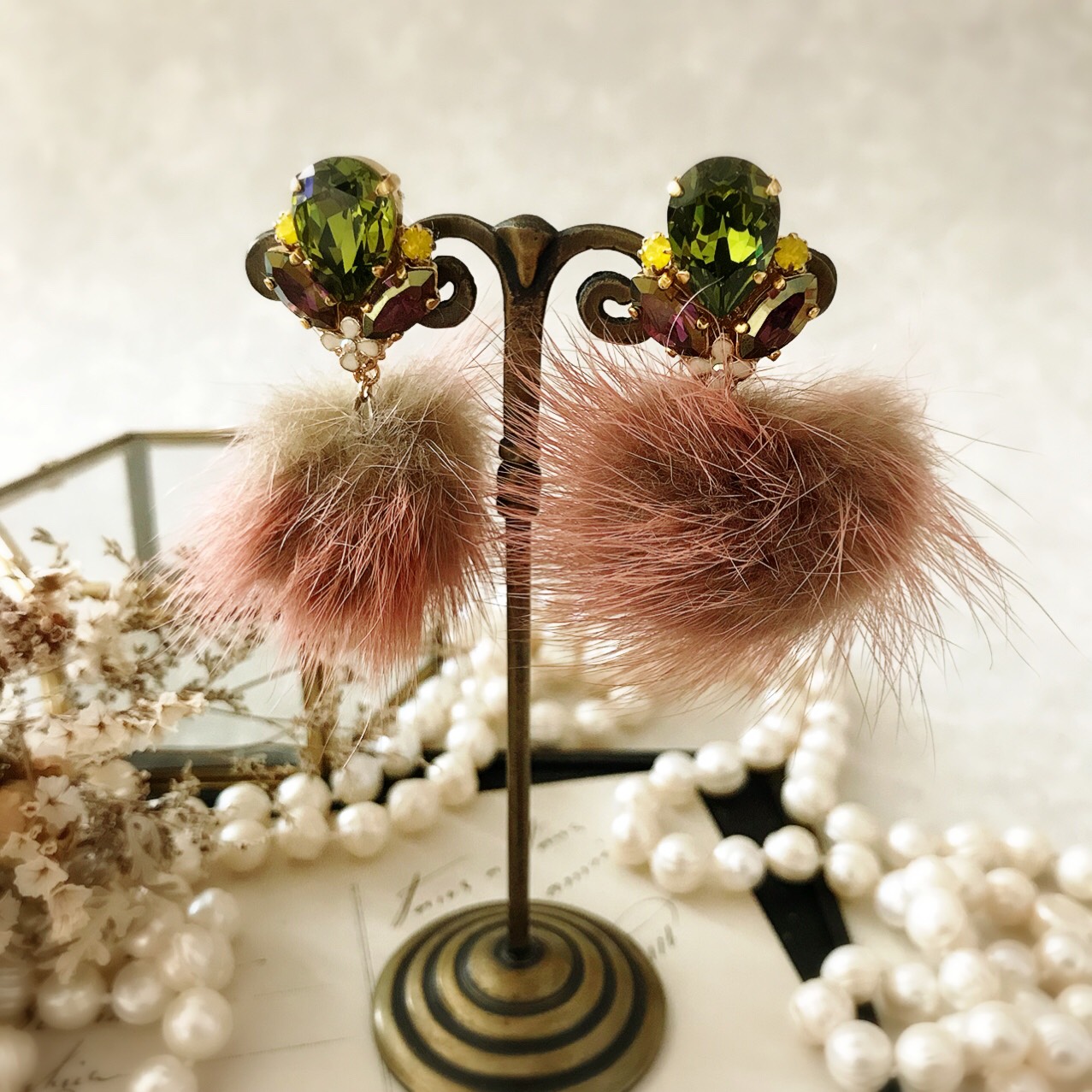 スワロフスキービジューとファーの大ぶりピアス【パーティー･結婚式･二次会】{RPG-795}