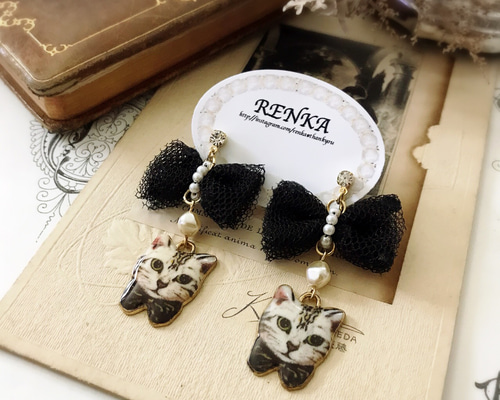 ☆❤️ 薔薇　猫　白ネコ　りぼん　ピアス　イヤリング　ハンドメイド ☆❤️ 薔薇 猫 白ネコ りぼん ピアス イヤリング ハンドメイド