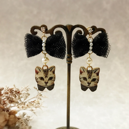 チュールリボンの猫ピアス・イヤリング【上品・個性的・ネコ・アニマル