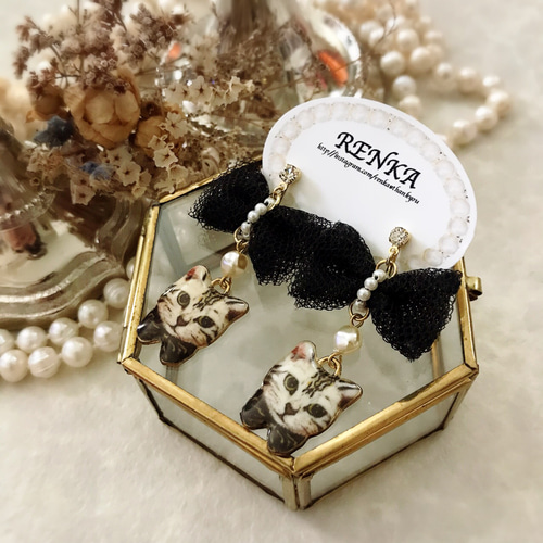 チュールリボンの猫ピアス・イヤリング【上品・個性的・ネコ・アニマル