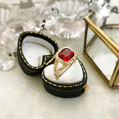 SWAROVSKI - スワロフスキー レッド ストーン リングの通販 by